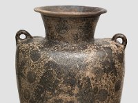 Ame Ker 34 c  Ame Ker 34, Mexiko, Bundesstaat Jalisco, Guadalajara/Tonalá, Kolonialzeit, 17./18. Jahrhundert, Große Vase, archibúcaro, Ton, Gold, Fassung, H 94 cm, B 62 cm, Dm Mündung 40 cm : Museumsfoto: Claus Cordes, Bestandskatalog Ethnologie